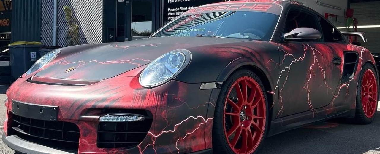 Covering Porsche - Fedrigoni C50 & C30 Mat